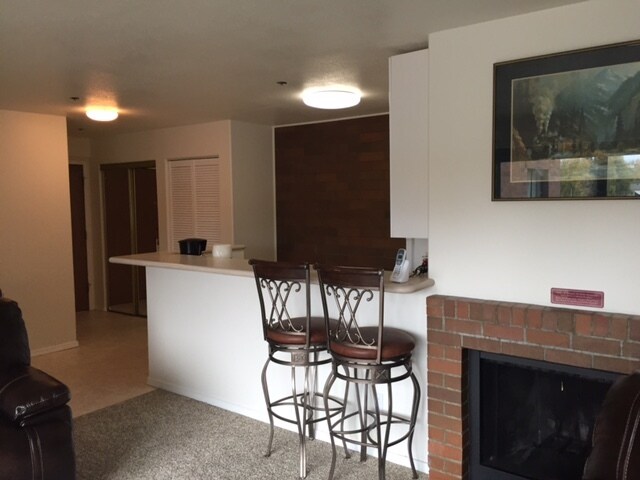 Foto del edificio - 3105 Lakeshore Dr