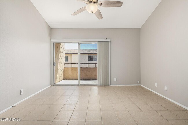 Foto del edificio - 8055 Thomas Rd