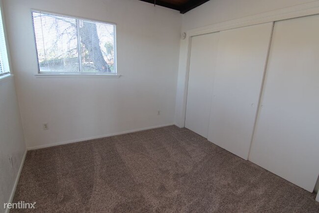 Foto del edificio - 3 br, 2 bath House - 9590 Marchant Ave