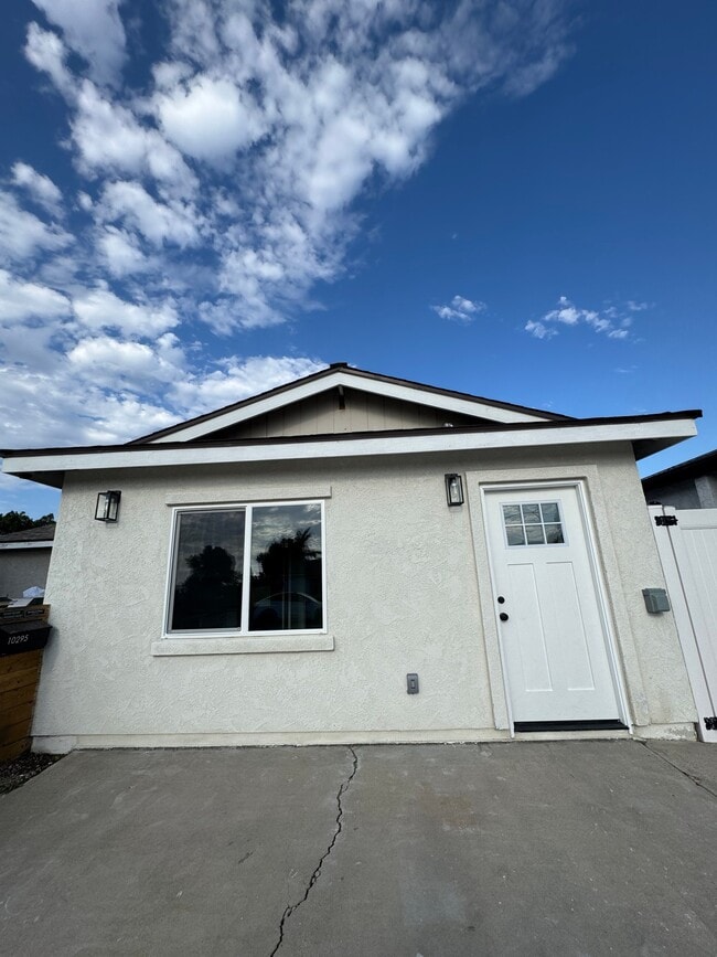 Building Photo - 10293 Drumcliff Ave