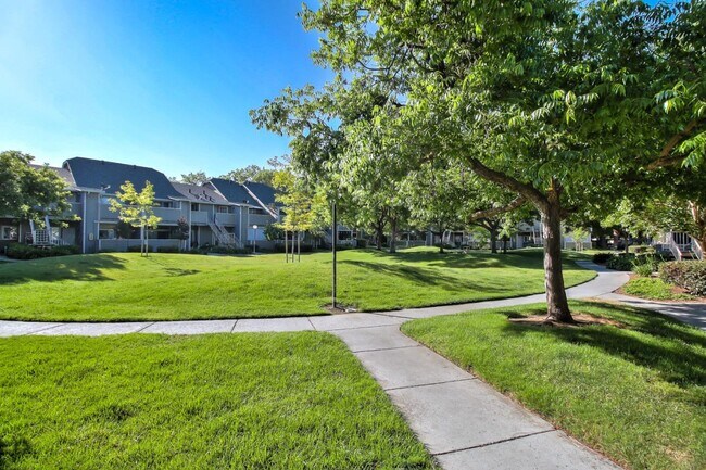 Building Photo - 306 Shadow Run Dr