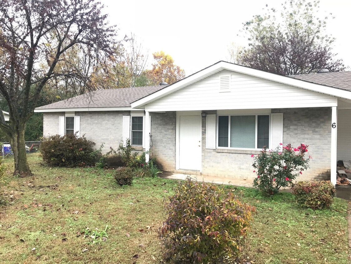 Primary Photo - Cozy 3 bed 1.5 bath home for rent in Van B...