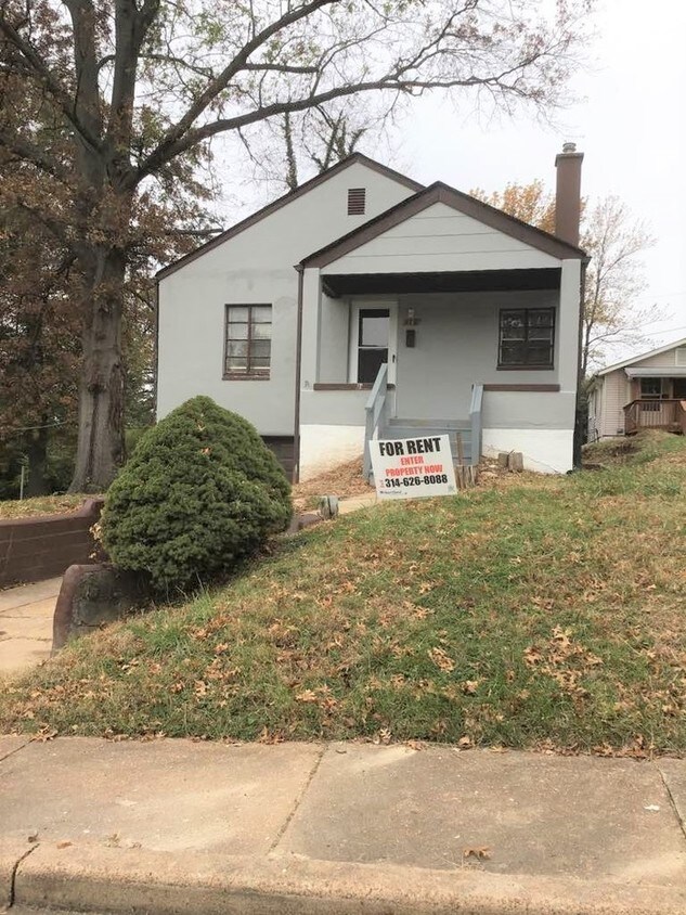 SPEND CHRISTMAS IN YOUR NEW HOME! House for Rent in University City