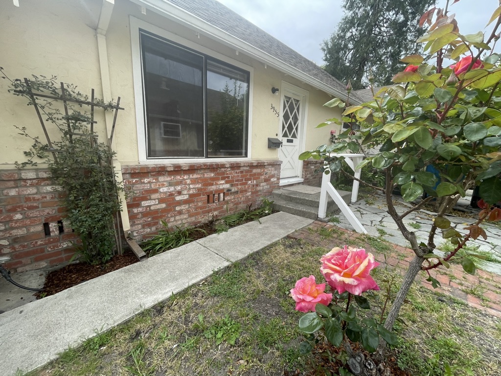 Foto principal - 3955 Princeton Dr