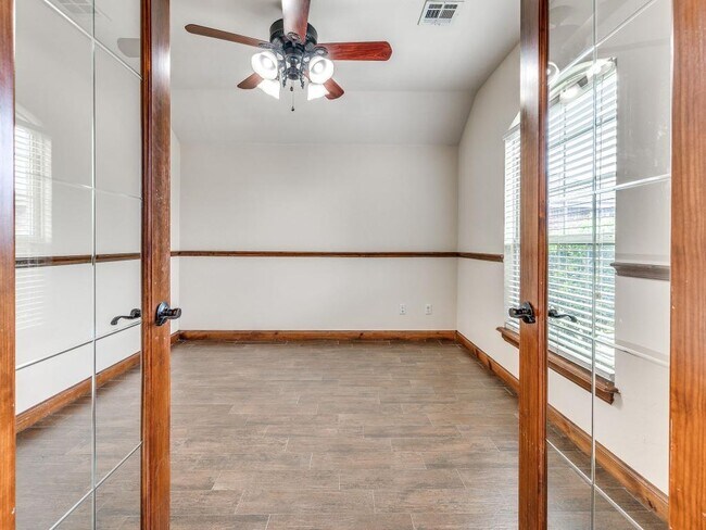 Foto del edificio - 2121 Mill Creek Way