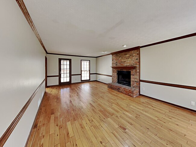 Building Photo - 2561 Alpine Way
