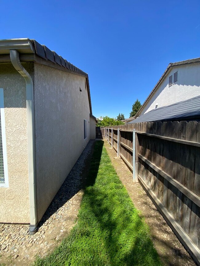 Foto del edificio - SW Visalia available now