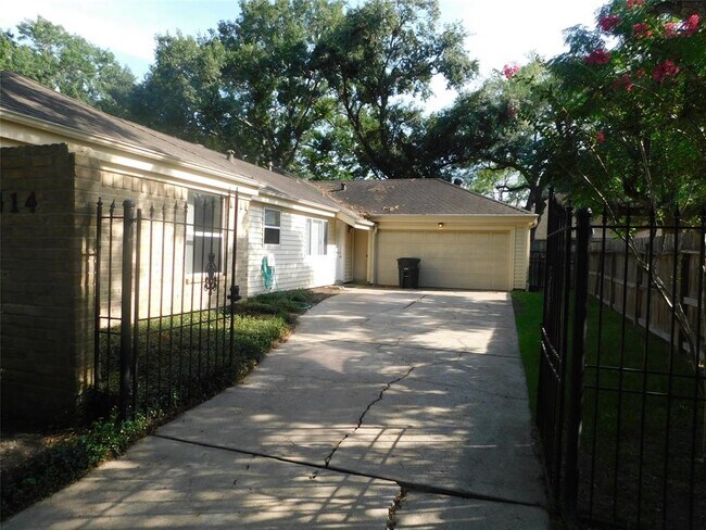 Building Photo - 15414 Pleasant Valley Rd