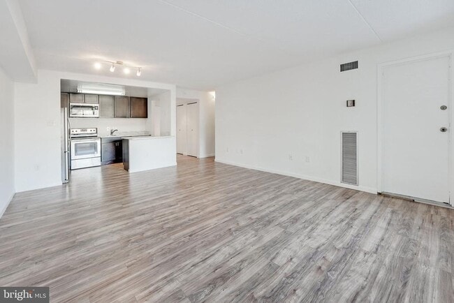 Foto del edificio - 6300 Stevenson Ave