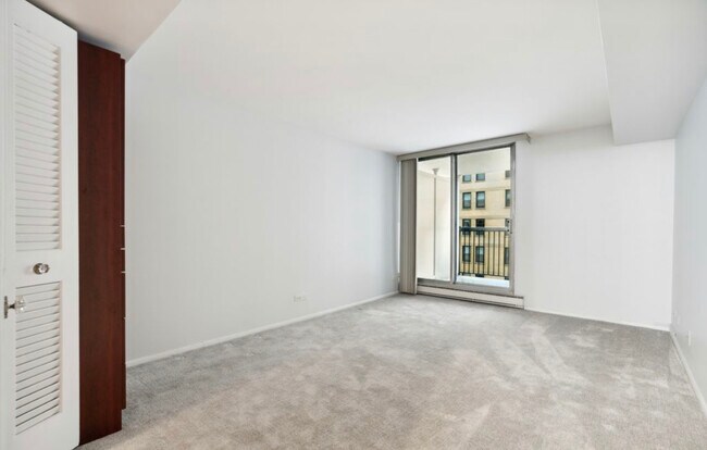 Building Photo - 201 E Chestnut St