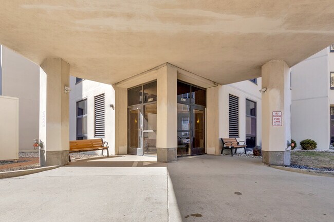 Foto del edificio - 1633 N Prospect Ave