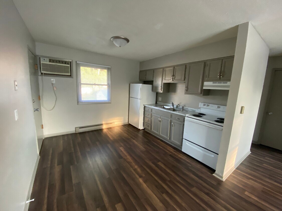 723 E 6th St S Unit 2, Newton, IA 50208 Apartments in Newton, IA