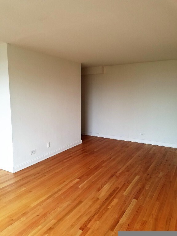 Foto del edificio - 3732 N Pine Grove Ave