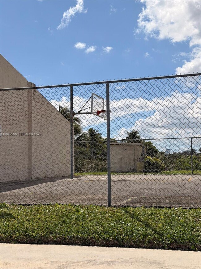 Foto del edificio - 1802 Waterview Cir