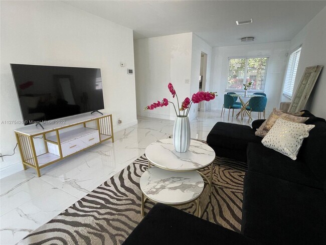 2022 Oct SO FLO Real Estate Group 128 NW 5th Ave DANIA BEACH - 128 NW 5th Ave