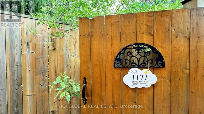 Photo du bâtiment - 1177 Westview Terrace
