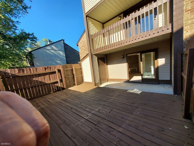 Building Photo - 3 br, 2.5 bath Condo - 11453 N Tazwell Dr