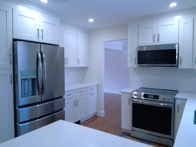 Photo - 34 Old East Neck Rd House