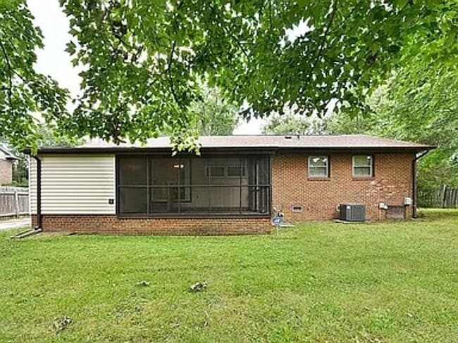 Photo - Discover the perfect blend of comfort and ... House