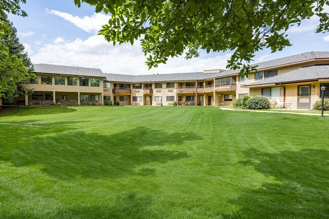 Exterior de la comunidad - Parkwood Estates Senior Apartments