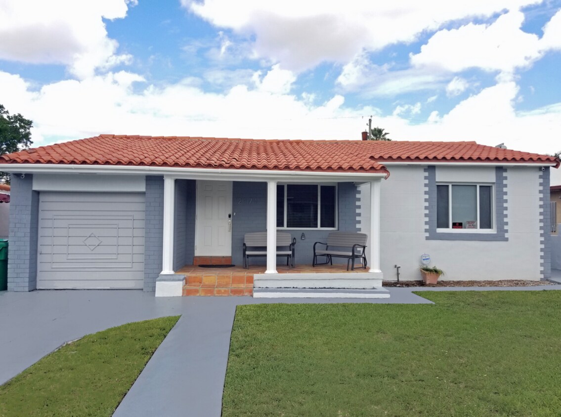 Foto principal - 2171 SW 21 ST