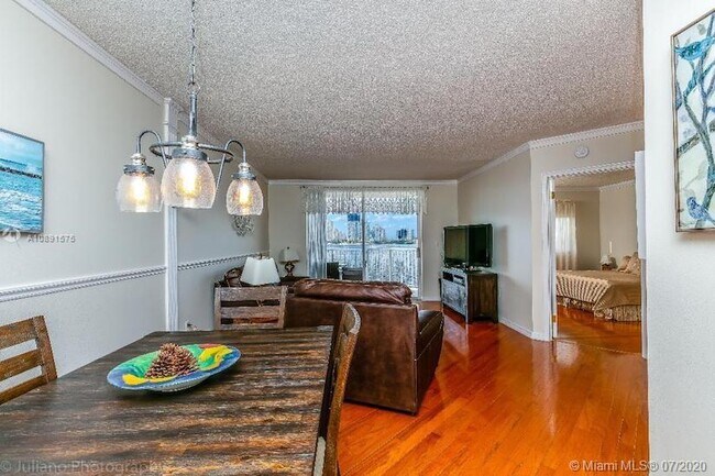 Foto del edificio - 18260 N Bay Rd