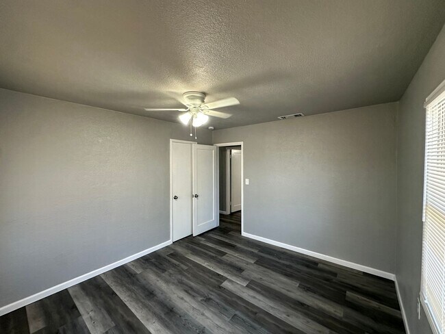 Foto del edificio - APPLY FOR THIS BEAUTIFUL HOME TODAY!