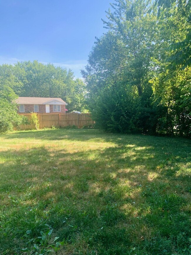 Building Photo - 1589 Deer Lake Dr