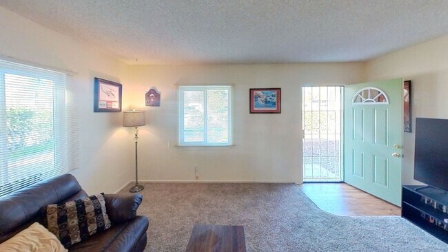 Building Photo - Price Reduction!! Sweet 3 Bed 1 Bath Home ...