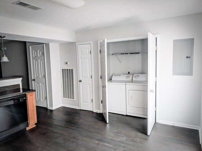 Foto del edificio - Renovated Townhome Barfield Commons