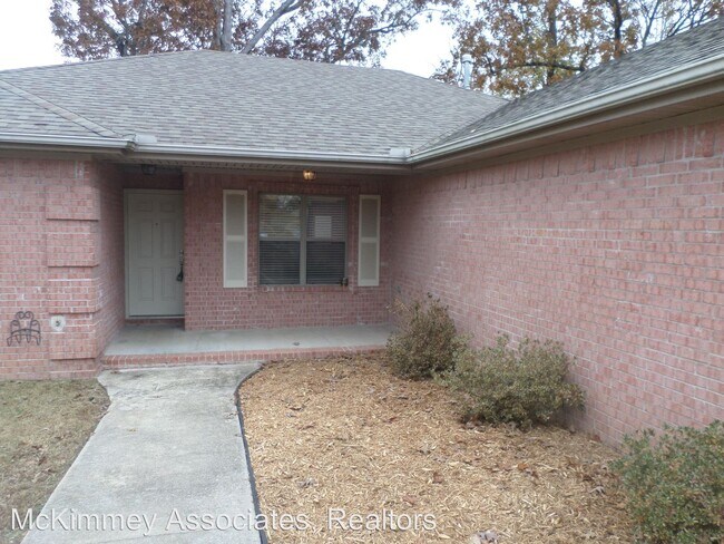 Building Photo - 3 br, 2 bath House - 1404 Bobbitt Lane