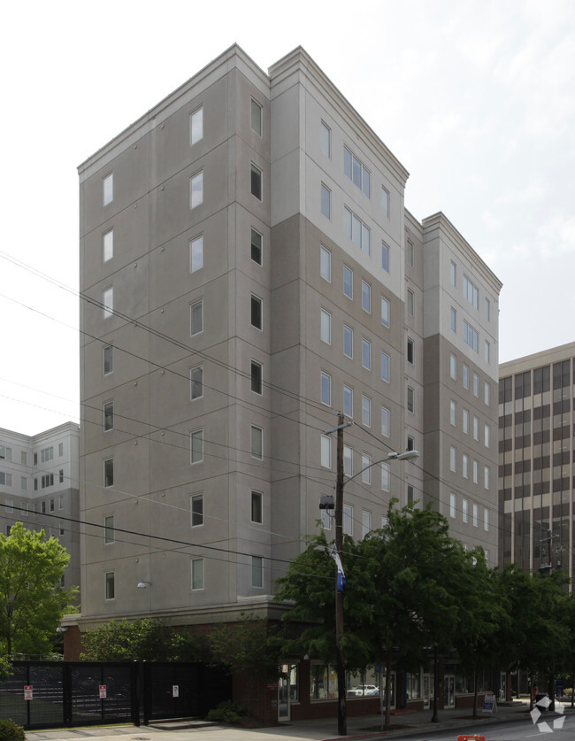 Building Photo - University Commons