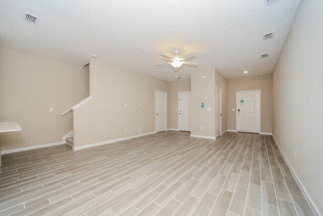Building Photo - 652 Cherry Ridge Dr