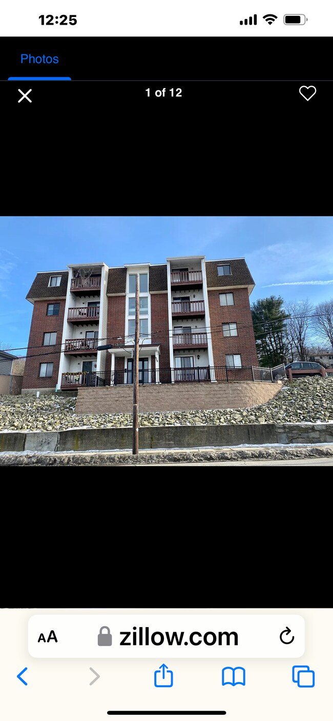Easy 35 seconds from the highway - 920 Southbridge St