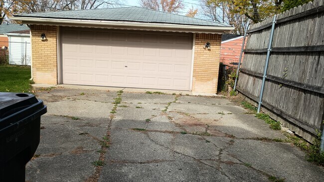 Foto del edificio - 15249 Roycroft St