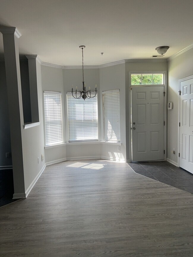 Foto del edificio - Ready for Now! Located in Raleigh. 3 Story...