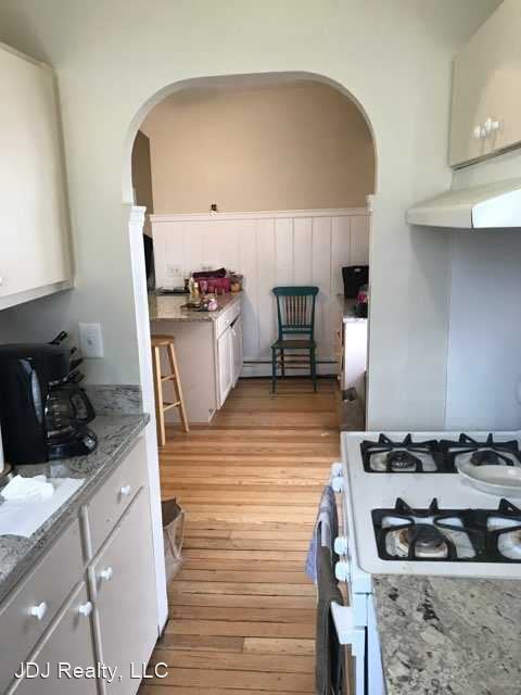 Foto del edificio - 5 br, 2 bath House - 485 Eaton St.