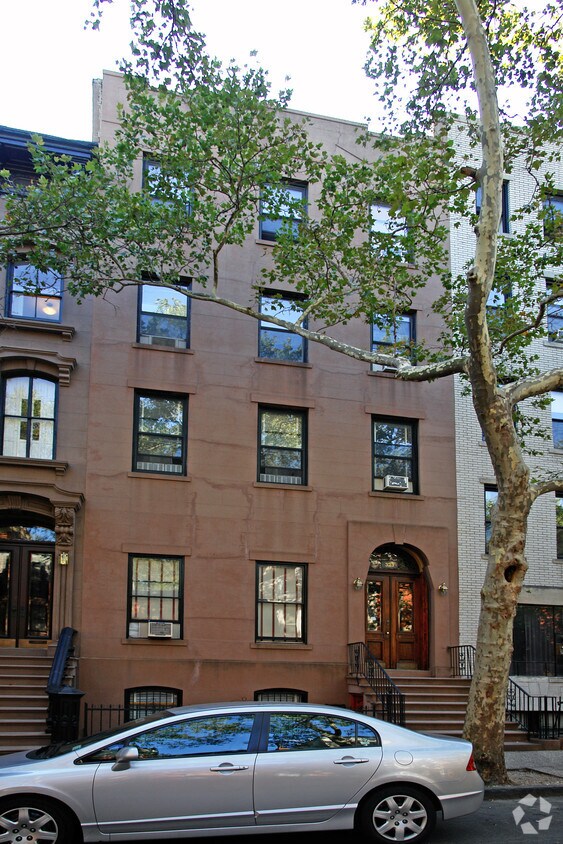 Building Photo - 323 Clinton St