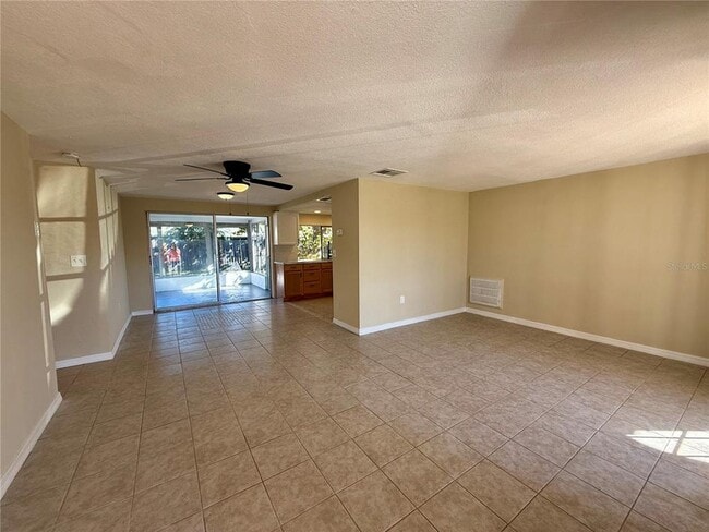 Foto del edificio - 3931 Claremont Dr