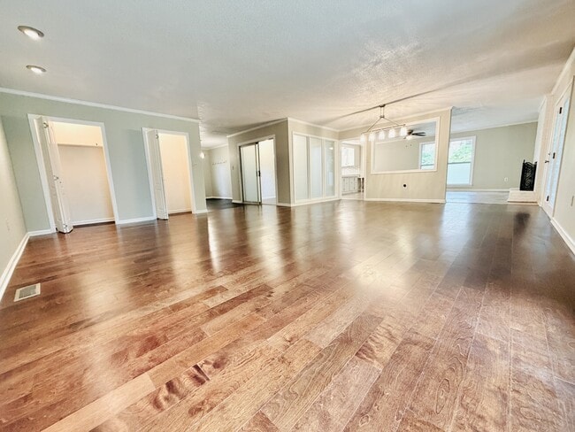 Building Photo - 7905 Castleton Ln