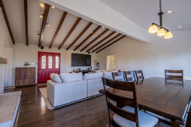 Building Photo - Stunning 4-Bedroom Home with Valley Views ...