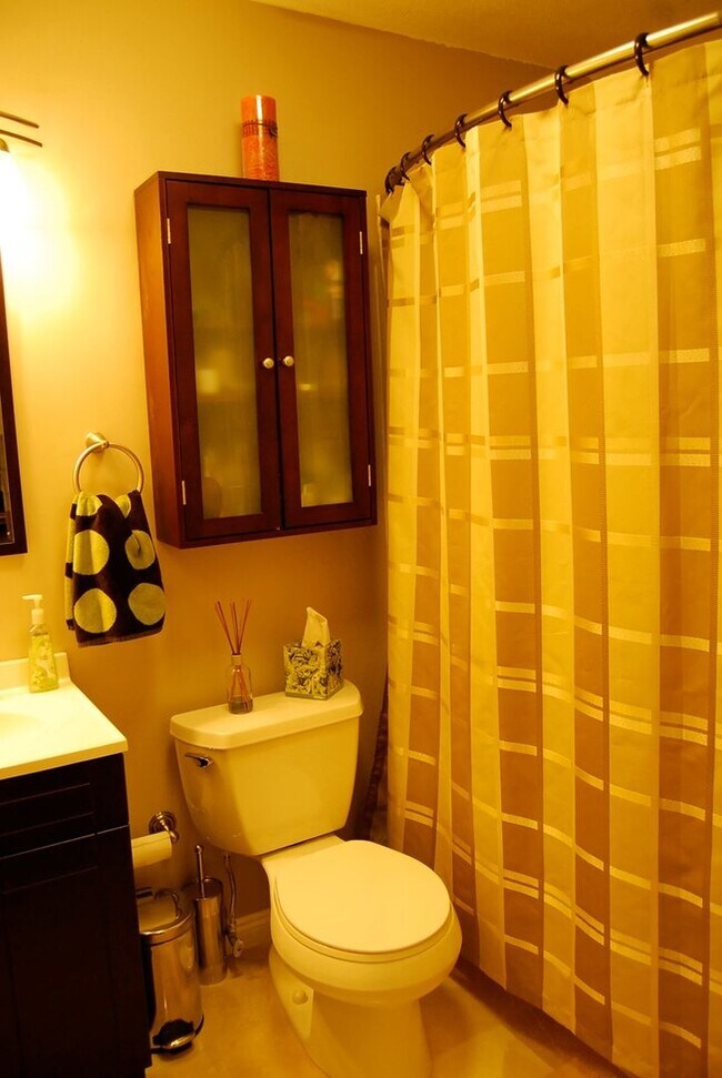 Foto del edificio - 1Br/1Bth, ready to move in Aug 1, 2026.
