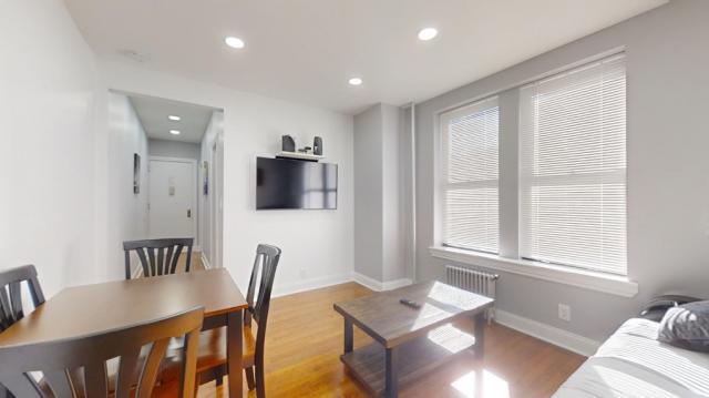 Foto del edificio - 3 bedroom in WOODSIDE NY 11377