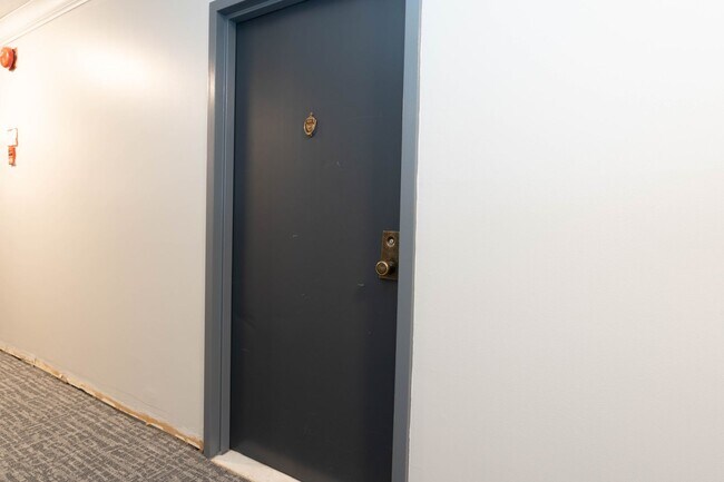 Foto del edificio - Renovated 1 BR 1 Ba in Hunting Creek Club