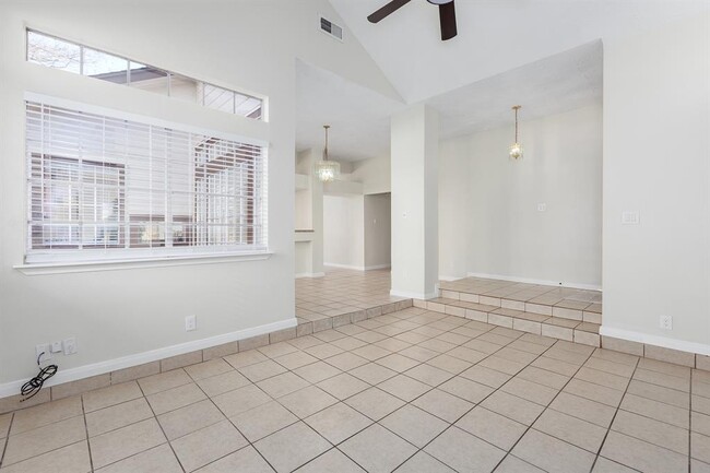 Foto del edificio - 5442 Garden Village Dr