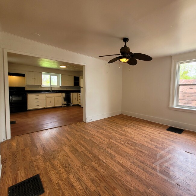 Building Photo - 2Bedroom House in St. Thomas!!