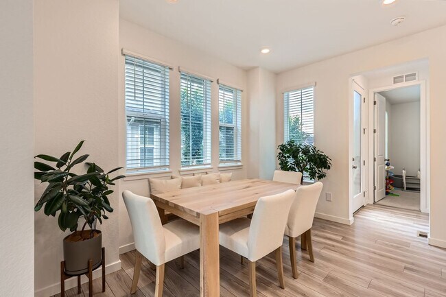 Building Photo - Modern Living in Boulder County – Spacious...