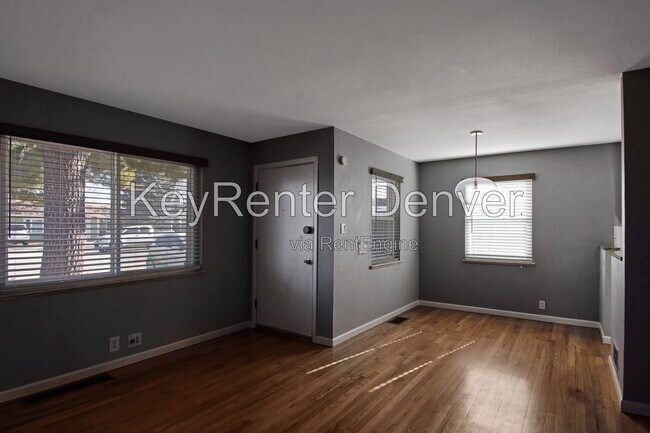 Foto del edificio - 3473 S Fairfax St