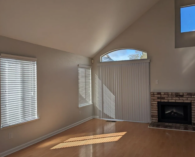 Building Photo - 941 Beechwood Cir