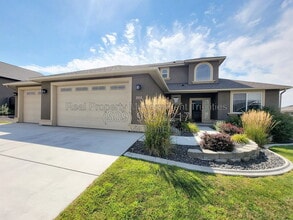 Building Photo - 1108 S Kansas Pl